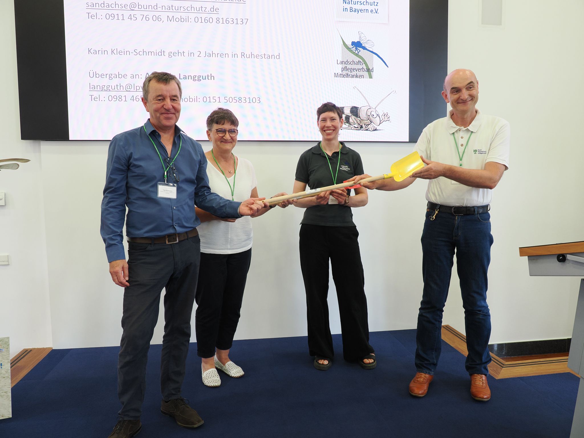 Übergabe der Sandschaufel (Foto: Stefan Mümmler LPV) Übergabe der Sandschaufel