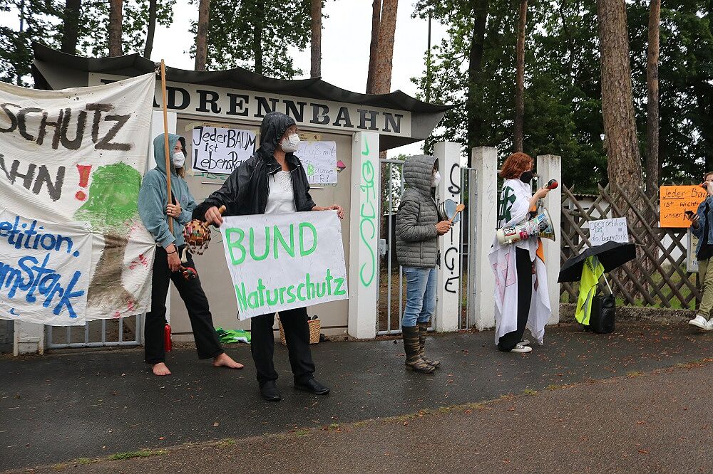 Demo an der Radrennbahn