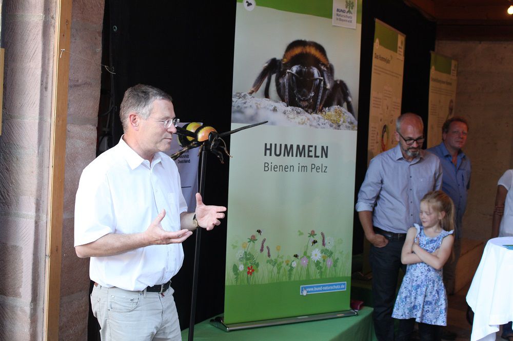 Otto Heimbucher (Vorsitzender der Kreisgruppe Nürnberg) bei seiner Ansprache