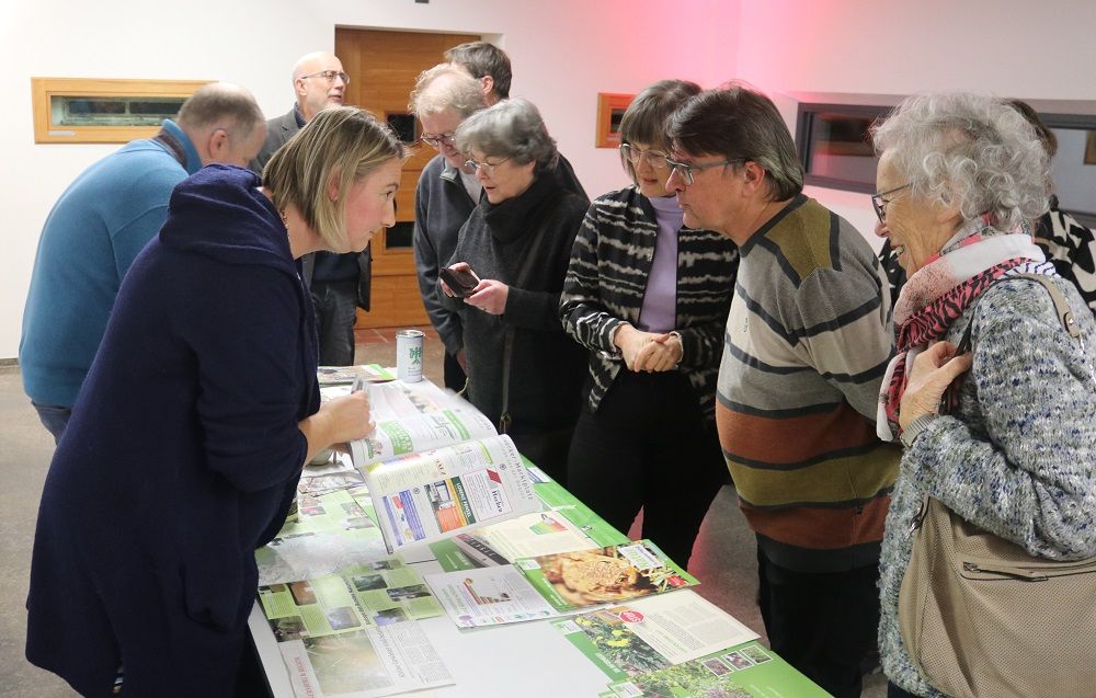 Podiumsdiskussion Klima - Infostand (Foto: Wolfgang Dötsch) Podiumsdiskussion Klima - Infostand