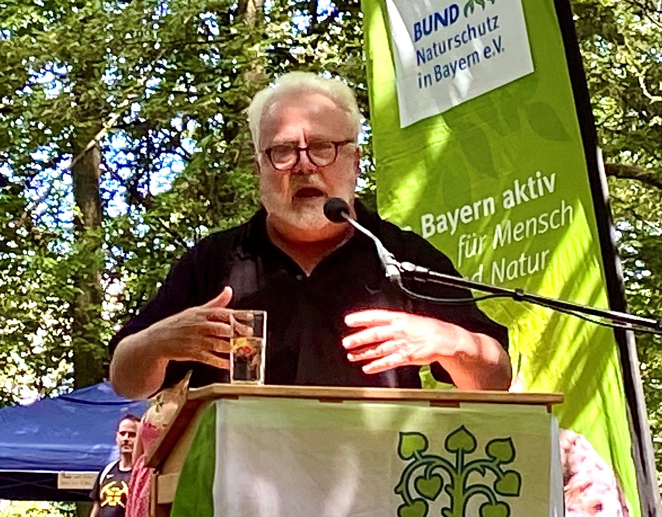 Klaus-Peter Murawski bei seinem Grußwort (Foto: Hiltrud Gödelmann) Klaus-Peter Murawski bei seinem Grußwort