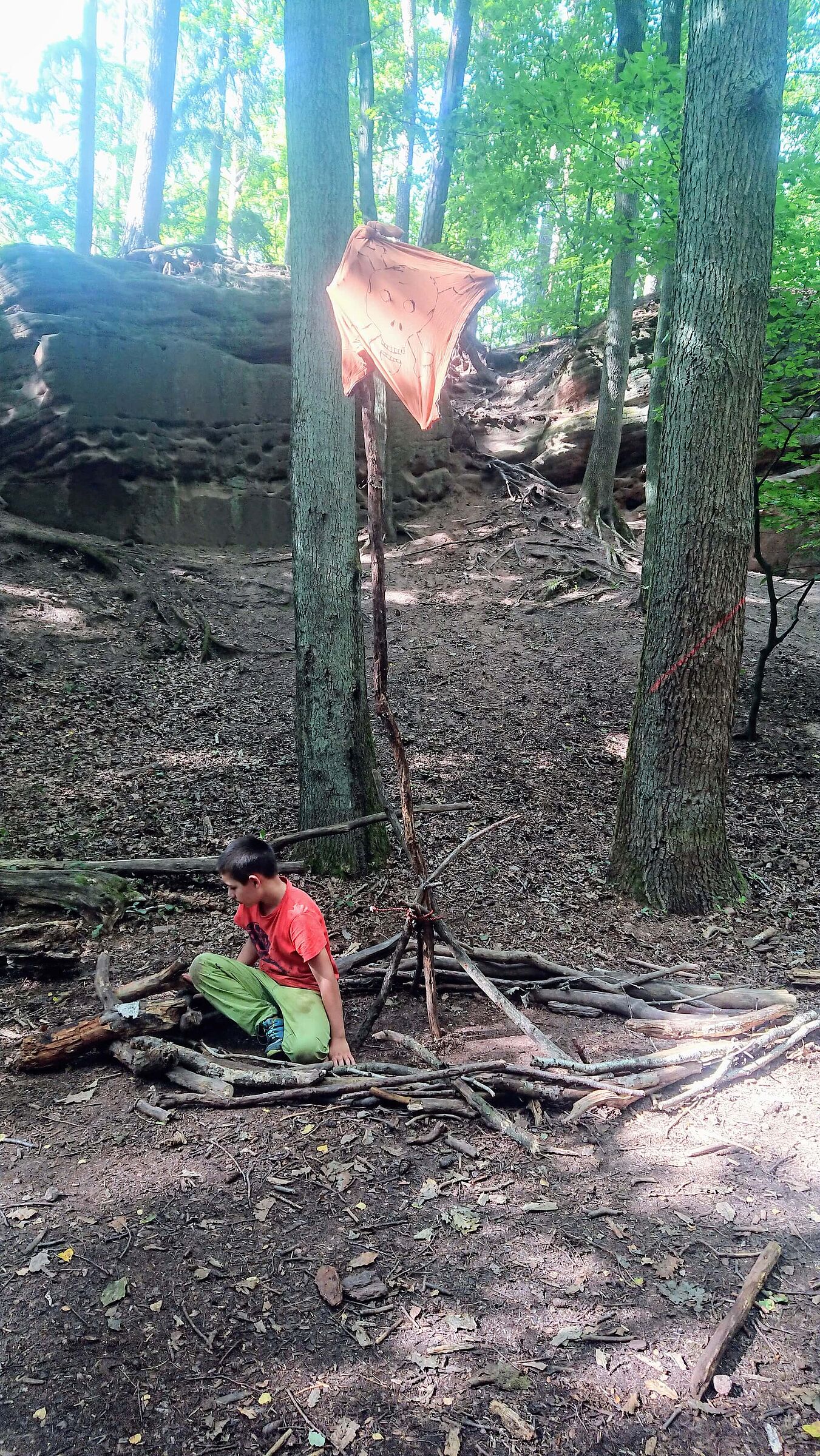 Lager gebaut, Flagge gehisst