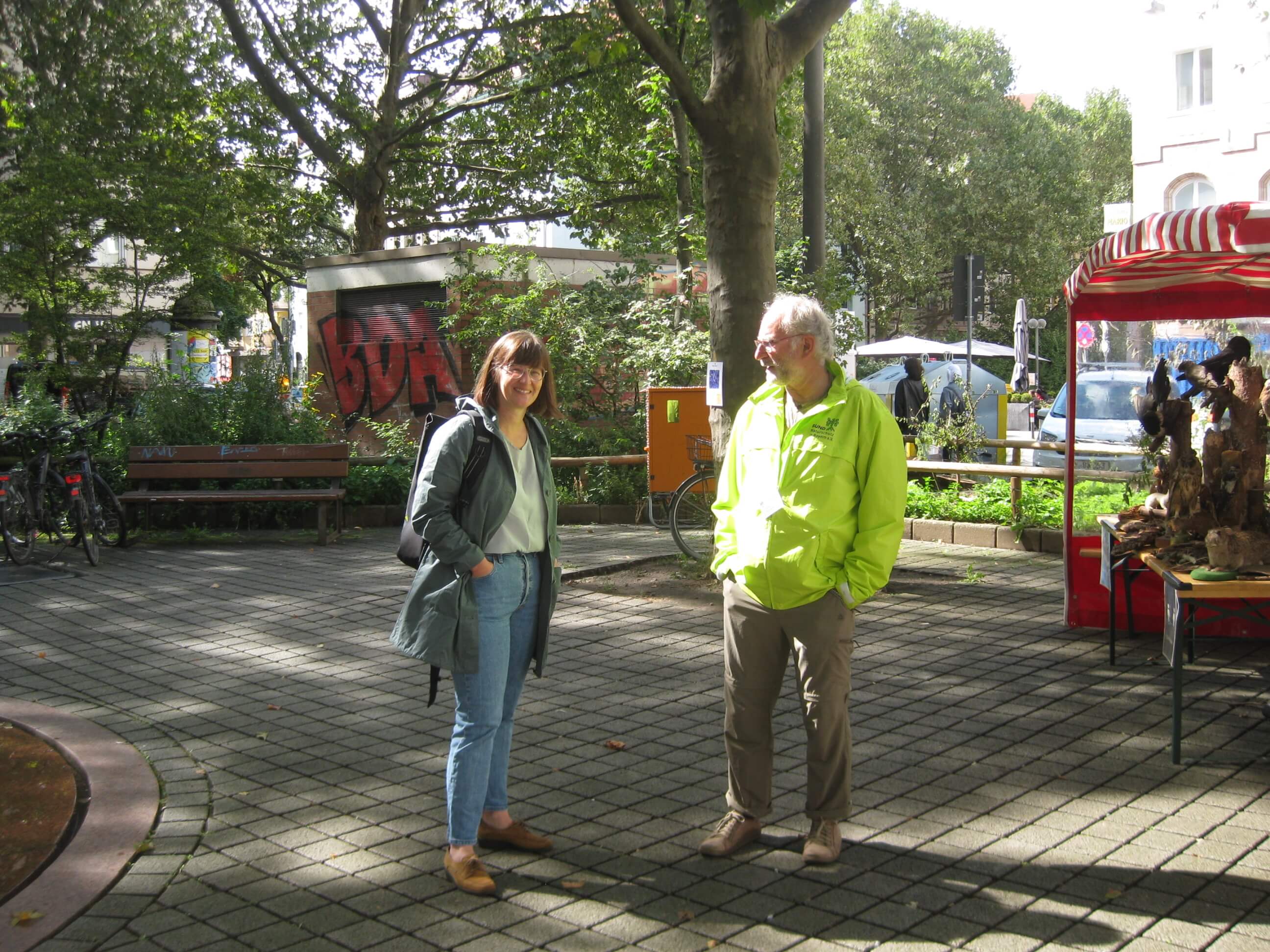 Umweltreferentin Britta Walthelm und Ortsgruppensprecher Rainer Edelmann