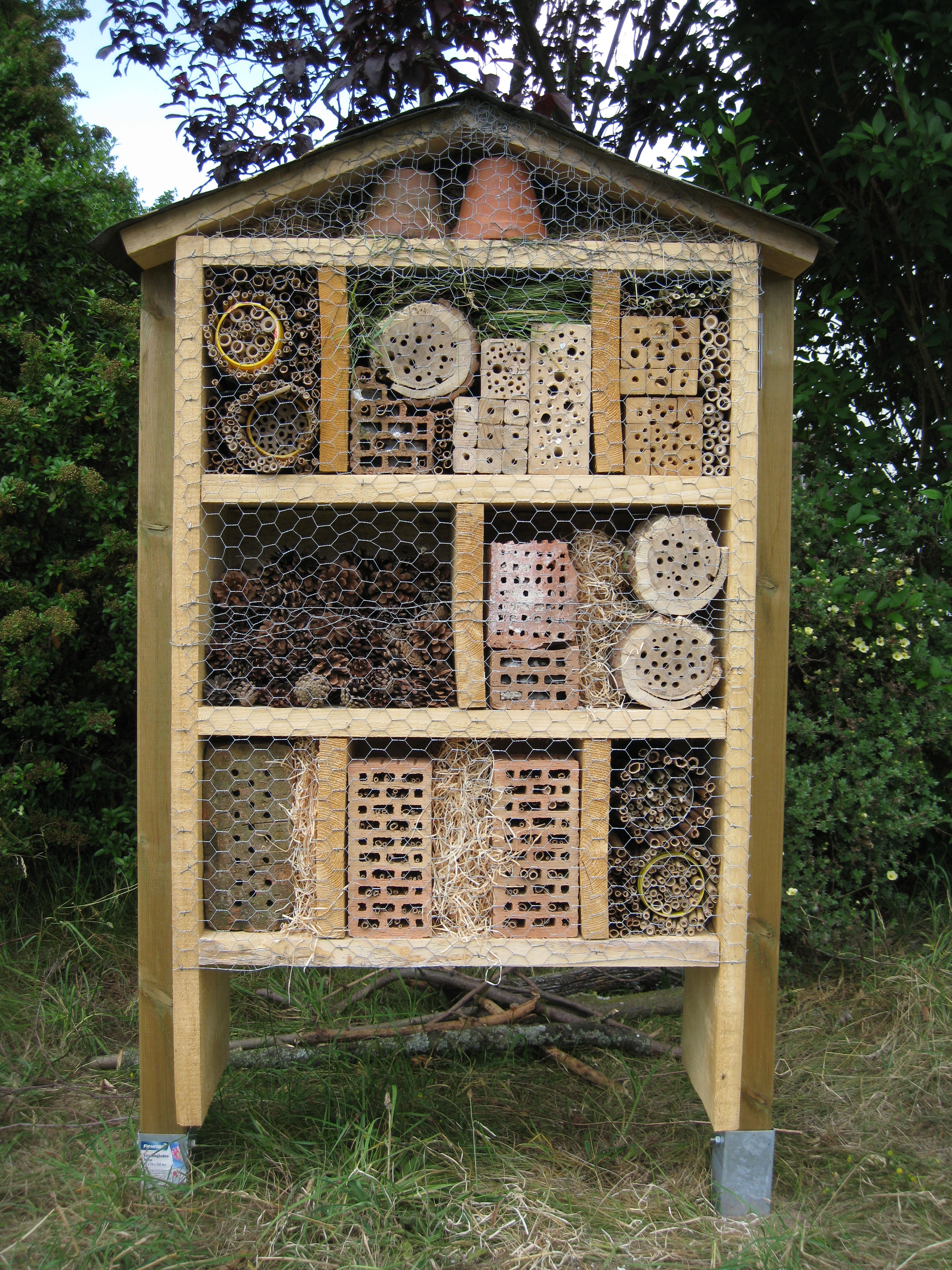 Unser fertig eingerichtetes Insektenhotel.