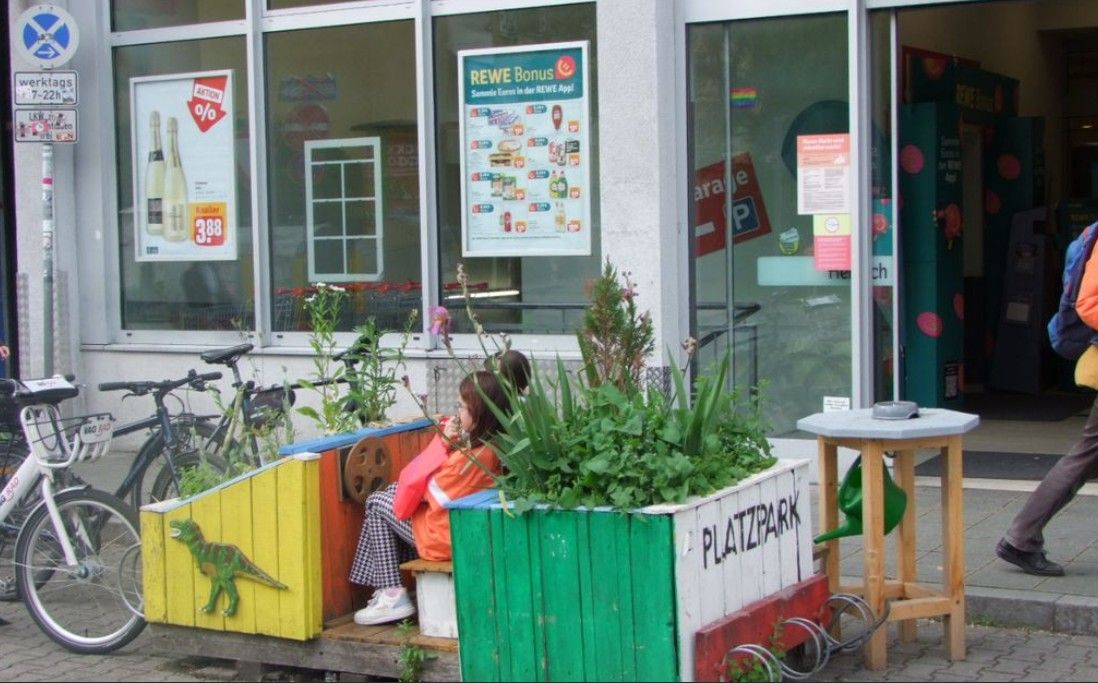 PlatzPark mit Kindern am Lenkrad