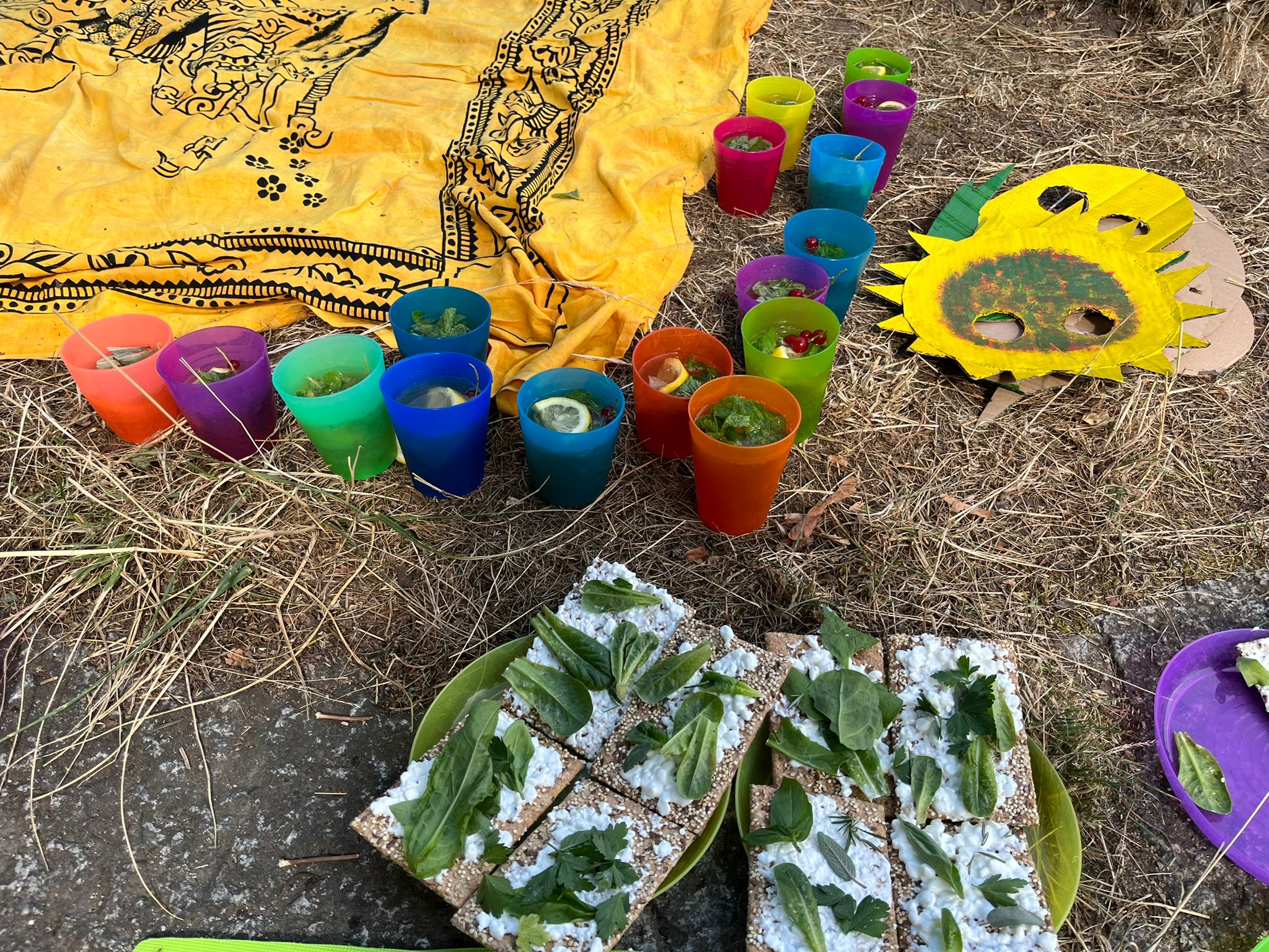 Kräuterbrote und Kräuterlimonade