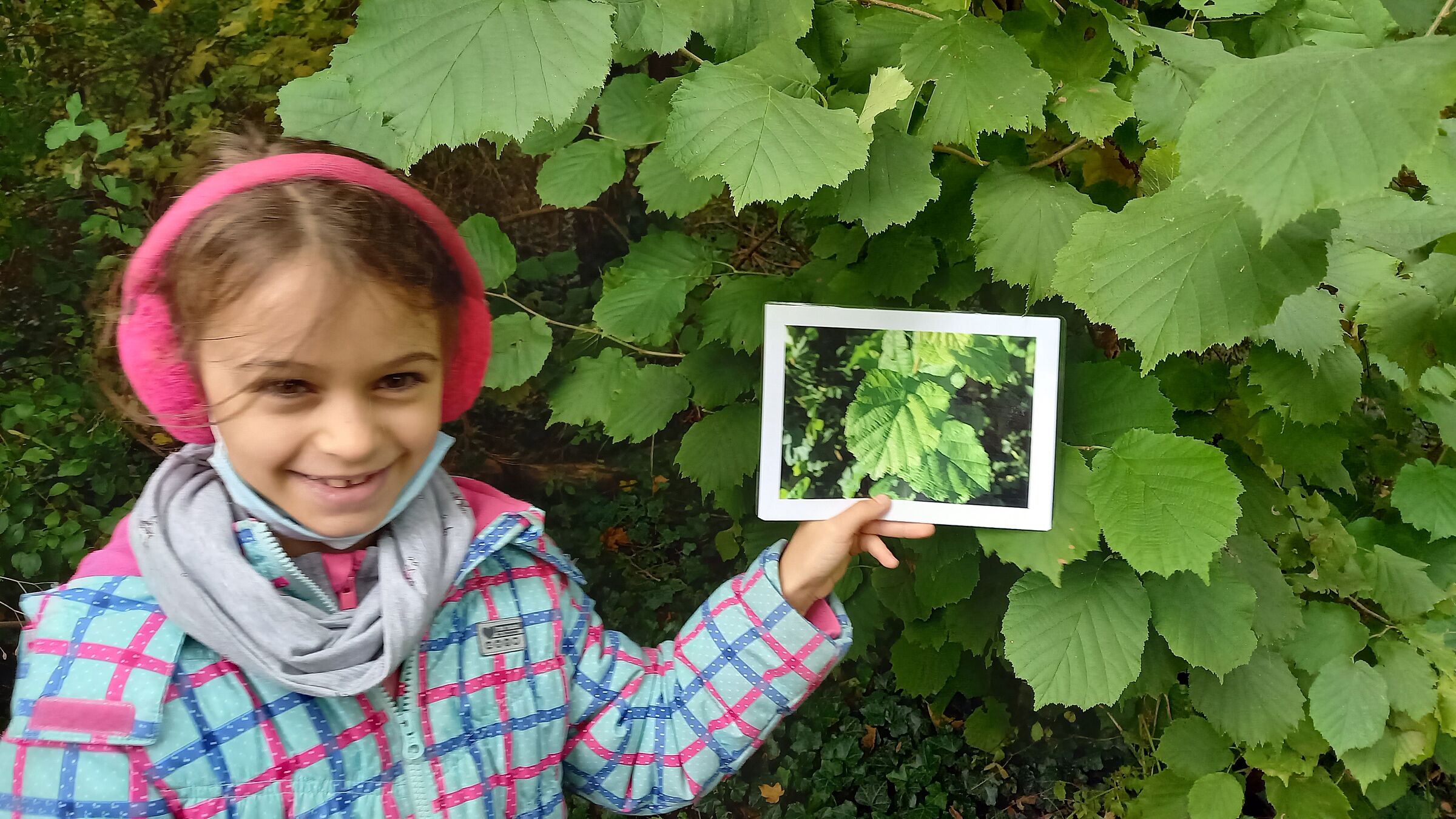 Heckenkind mit Blatt (Foto: Anna Vogel) Heckenkind mit Blatt