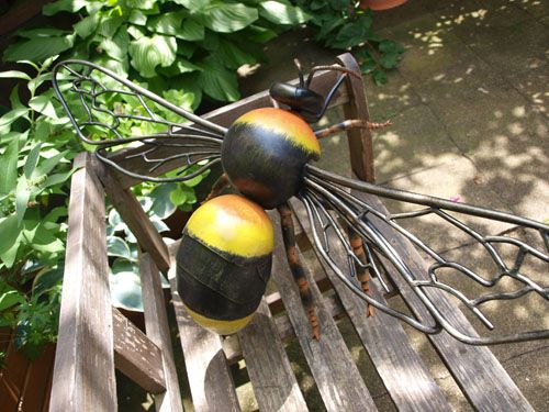 Hummelskulptur aus Stahl