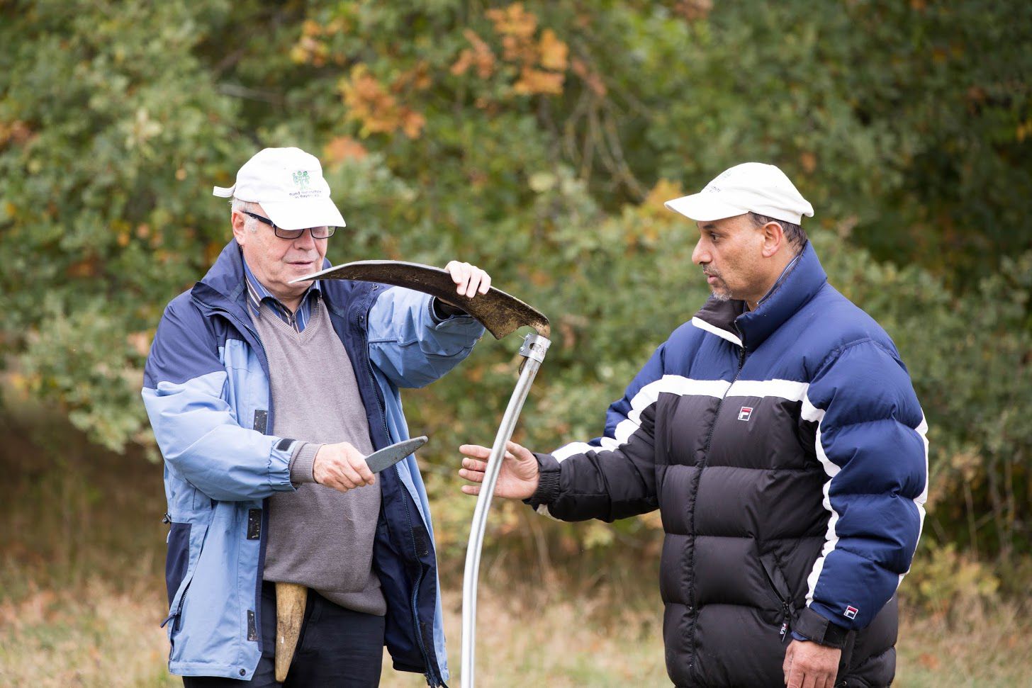 Mitglieder im Zeichen der BN-Mütze: Ludwig Wiedenhofer und Sajid Qureshi 